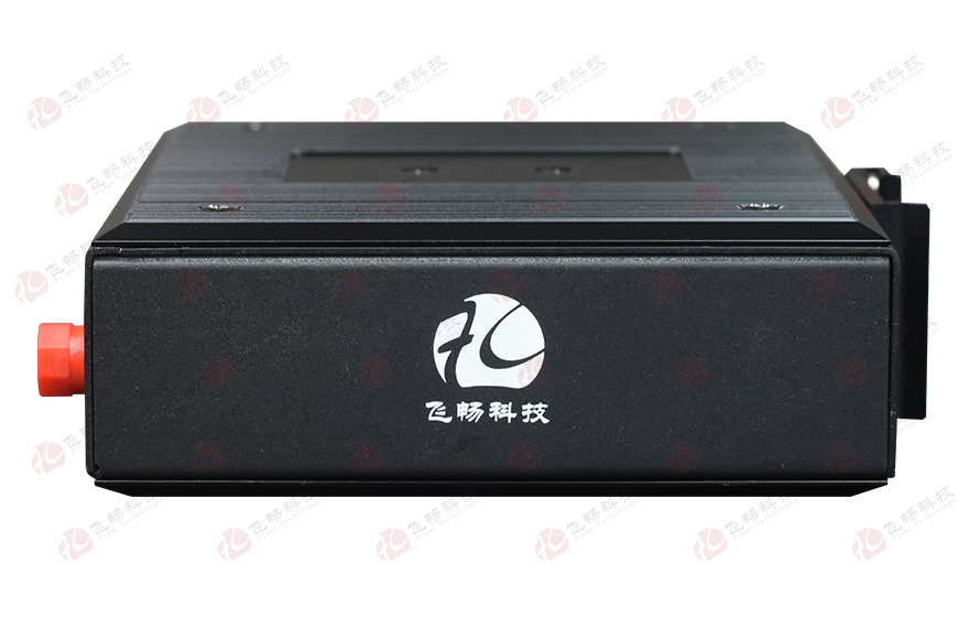 91AV看片入口科技-网管型 工业级1光4电百兆光纤收发器